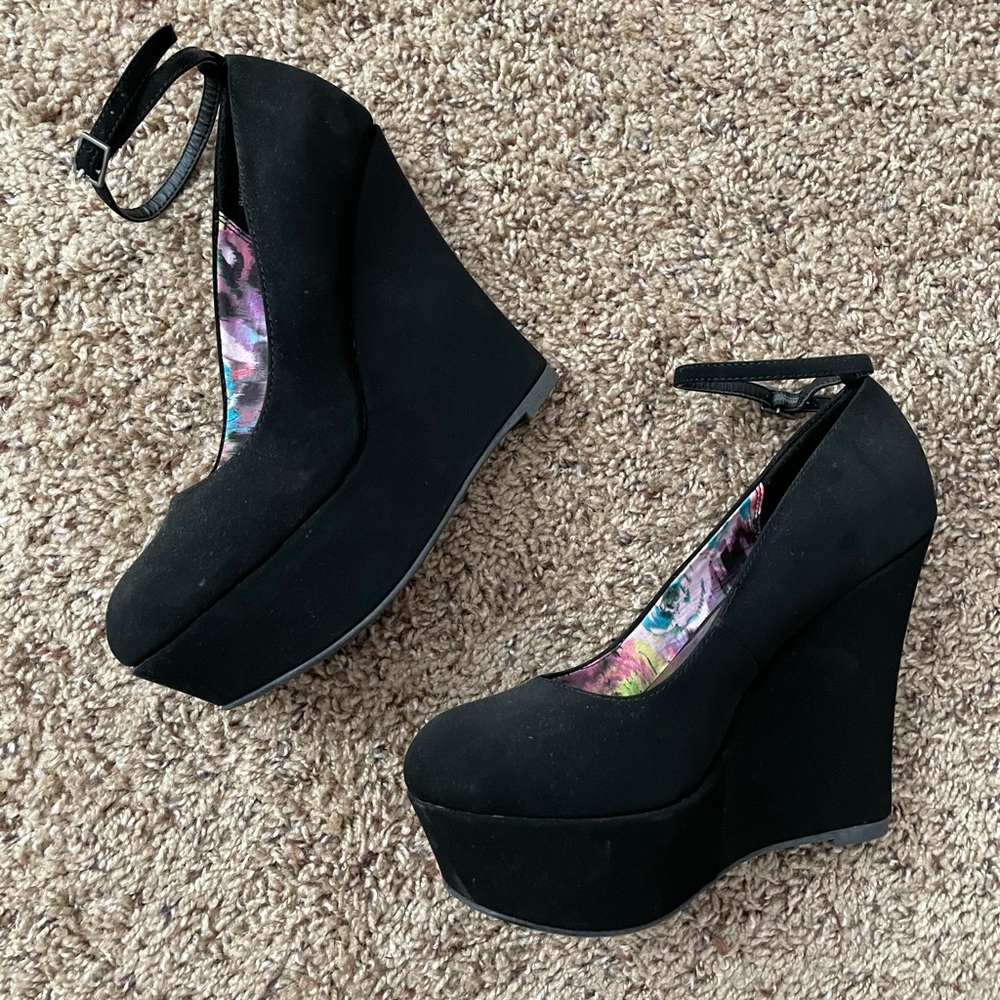 Madden girl wedges